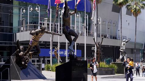 Lakers to honor Kobe Bryant with statue outside arena on Feb. 8, 2024